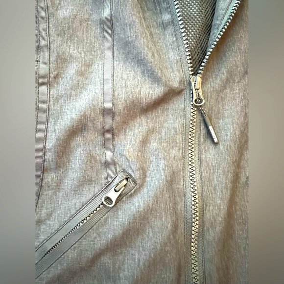 BNWT Mondetta Grey Hooded Adjustable Asymmetric Fitted Wind Rain Coat - Picture 9 of 9